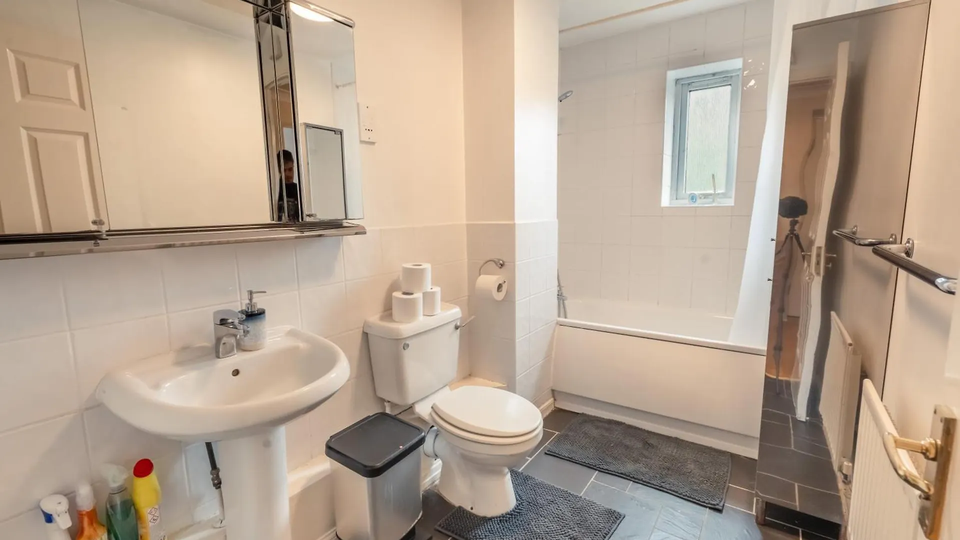 Excel London Riverview Luxury Apartment -Sleep 6- Free Parking- Playstation 4