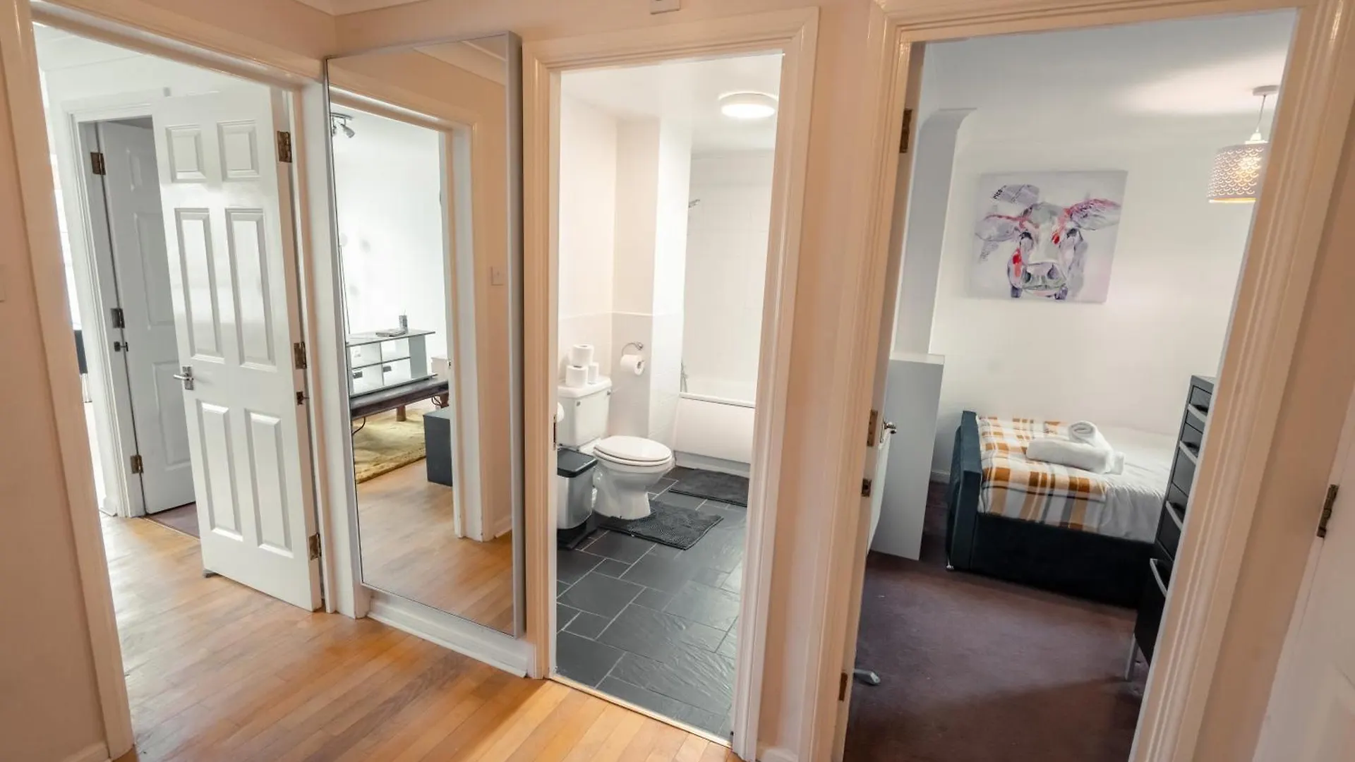 Excel London Riverview Luxury Apartment -Sleep 6- Free Parking- Playstation 4 0*,
